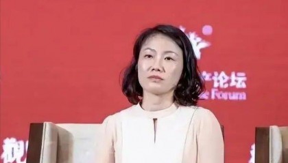 中国“最贵”女秘书：年薪849万，年终奖1000万，47岁活成了这样
