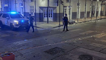 美国新奥尔良市发生冲撞事故至少10死，目击者：司机下车后扫射人群