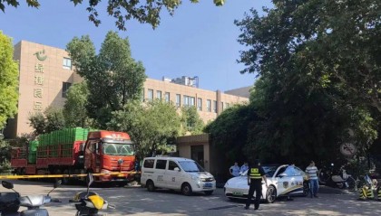 学生午餐虾仁炒蛋紧急停供？上海绿捷：系学校反馈虾仁里有细沙，非所有批次，将加强监管