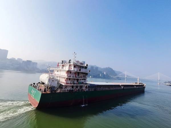 “重庆港—宁波舟山港”江海直达航线发航测试