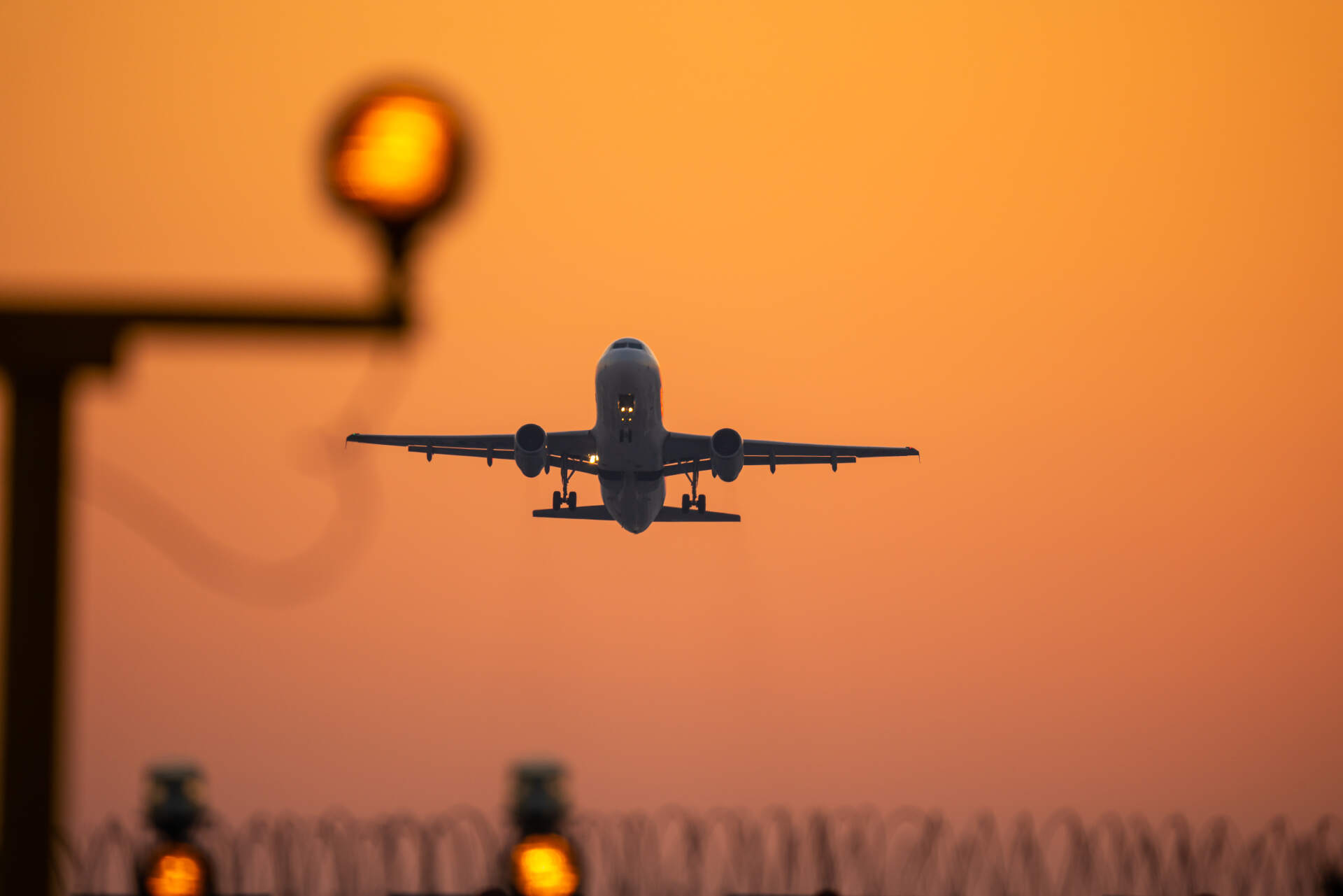 营收创历史新高，上海机场拐点已过