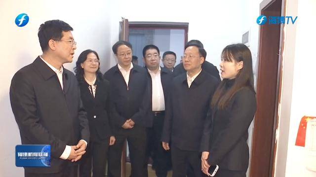 受省委委托,省长陪送援藏干部进藏