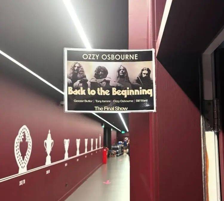 “活传奇”去世!17天前还在开演唱会……