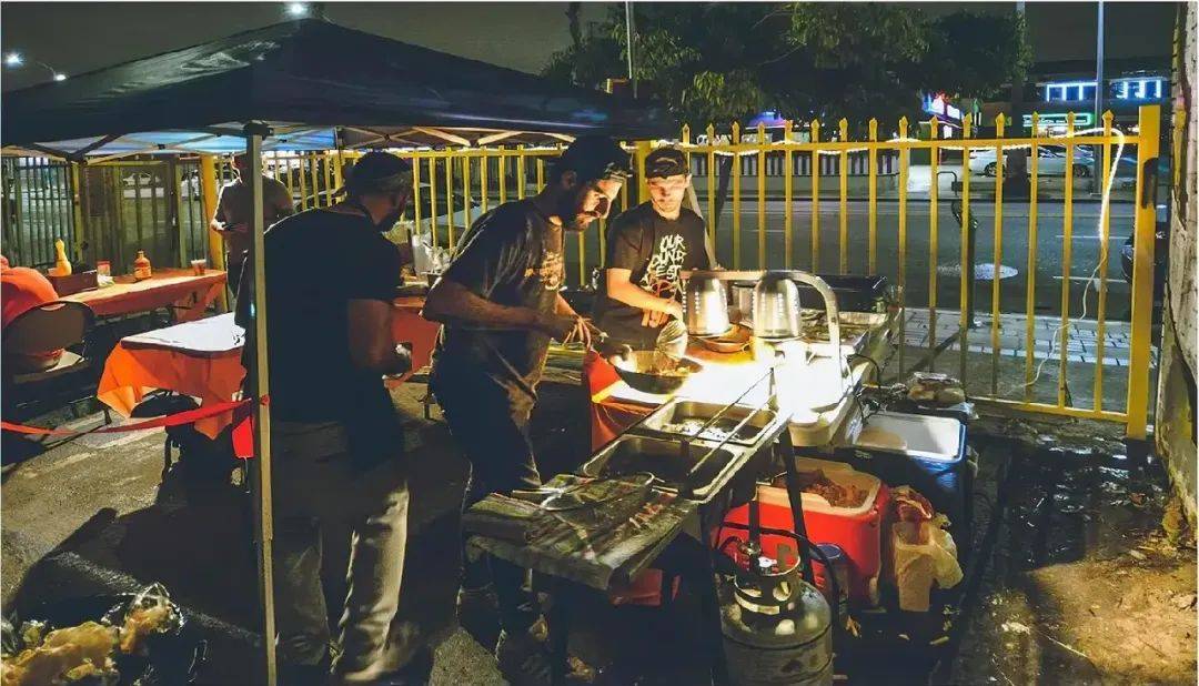 4个美高辍学生,靠卖“辣鸡”套现10亿美元