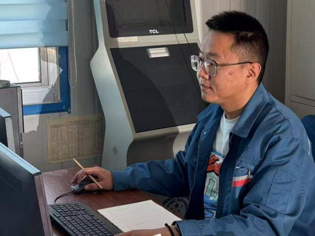 你学雷锋 我送鲜花 | 威海乳山:鲜花赠模范 礼赞劳动美