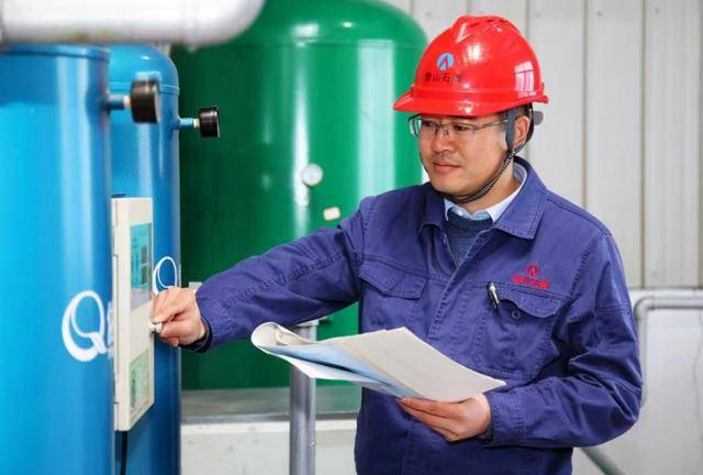 你学雷锋 我送鲜花 | 威海乳山:鲜花赠模范 礼赞劳动美