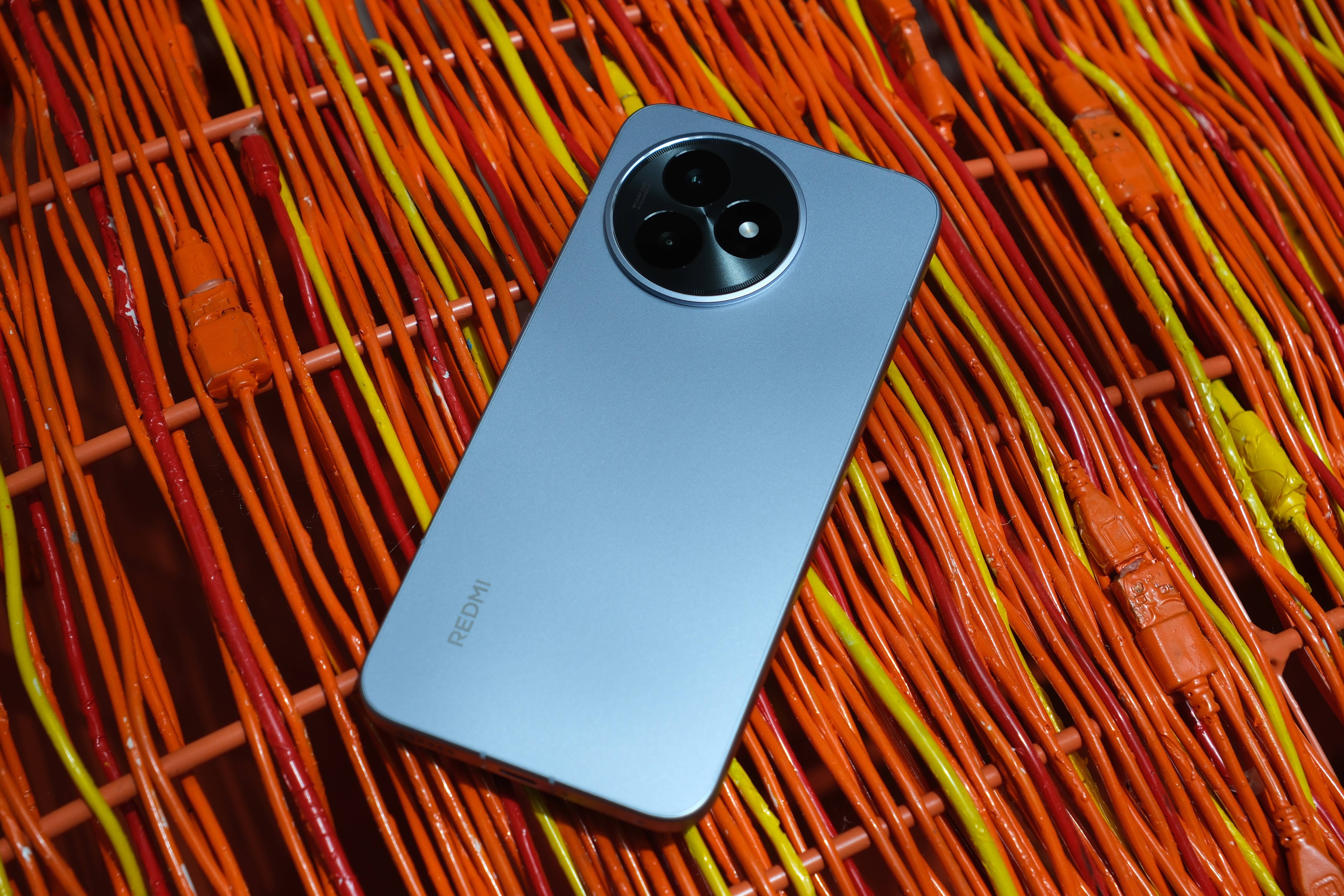 红米 K80 至尊版上手:一台想要和你踏实过日子的红米手机