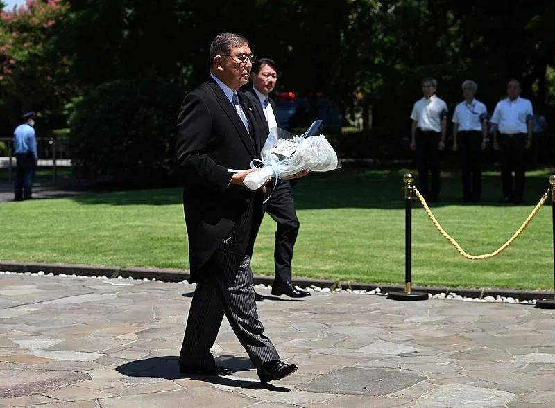 取消访问!中方罕见发大火,我外长当众点名警告日本,石破茂重新开始公开“反省”战争