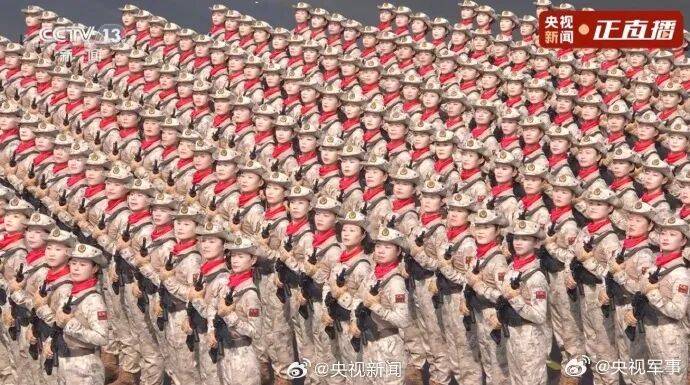 受阅场上唯一一个全女兵方队:民兵方队身着迷彩服惊艳亮相
