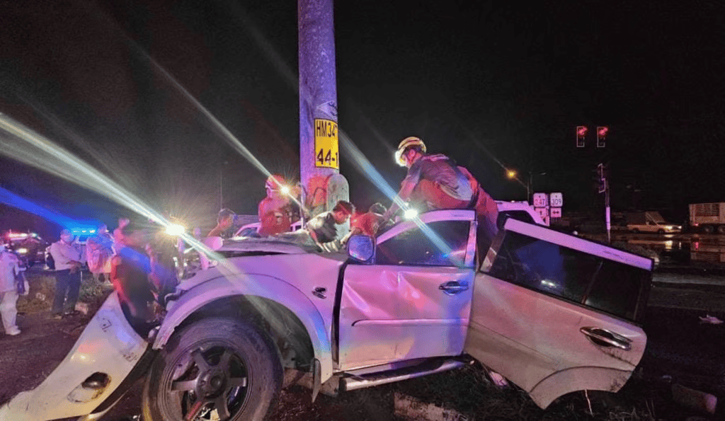 泰国女护士下班偶遇车祸,停车救人,看清脸后崩溃:重伤司机是来接她的男友