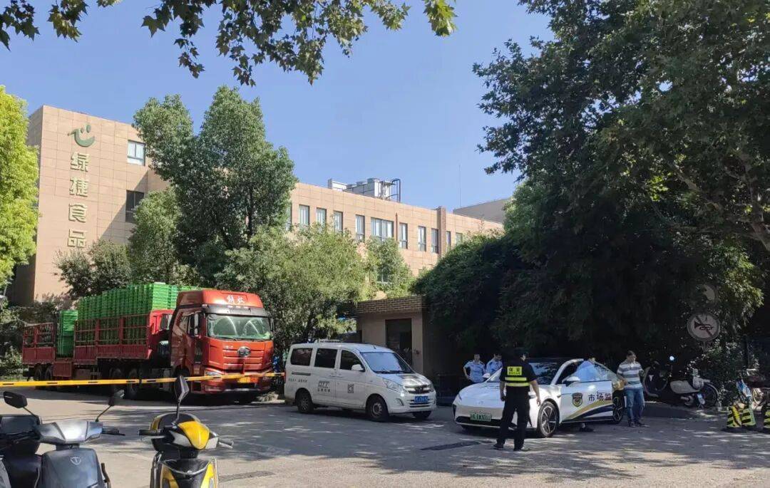 学生午餐虾仁炒蛋紧急停供?上海绿捷:系学校反馈虾仁里有细沙,非所有批次,将加强监管