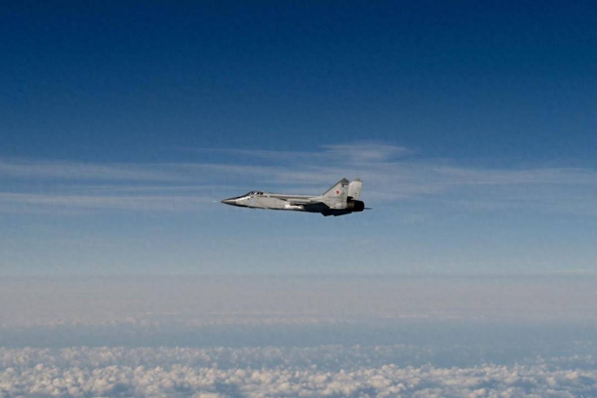 12 分钟空中博弈:俄军战机突防北约领空,F-35 锁定却不敢开火