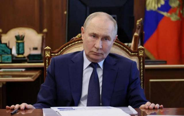 特朗普取消会晤转向制裁,普京不忍了,用洲际导弹发出最强警告